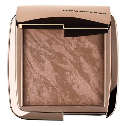 Vista 6 de Hourglass Ambient Lighting Bronzer in Luminous Bronze Light. Highlighting Bronzer for a Natural Sun-Kissed Glow Luz de bronce desnudo