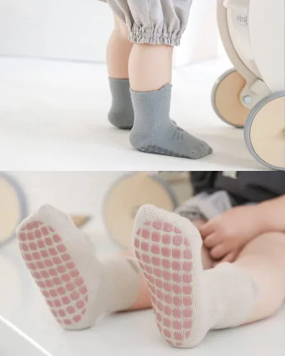 Vista 5 de FYLuoke Calcetines antideslizantes para bebés, niños y niñas, 5 pares de calcetines antideslizantes para bebés y niños pequeños