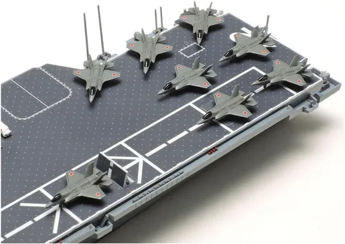 Vista 4 de Tamiya 1 700 Portaaviones DDV192 Ibuki