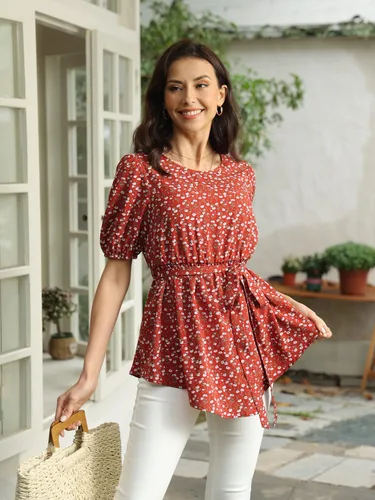Vista 3 de MakeMeChic Camisa de maternidad floral de manga corta con cinturón para embarazo, blusa peplum
