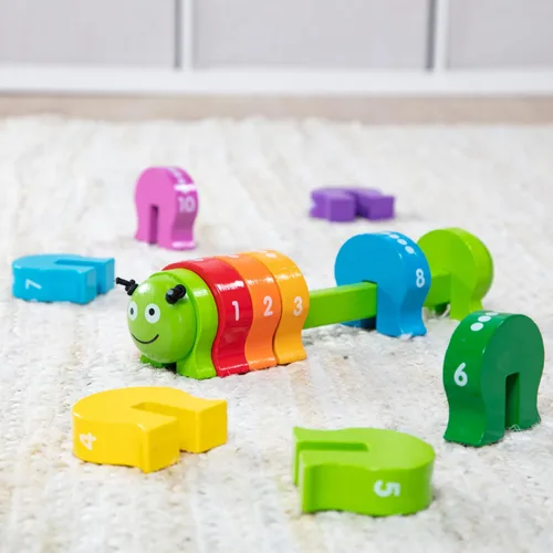 Vista 9 de Melissa & Doug Oruga para contar - Clásico juguete de madera con 10 segmentos de colores numerados