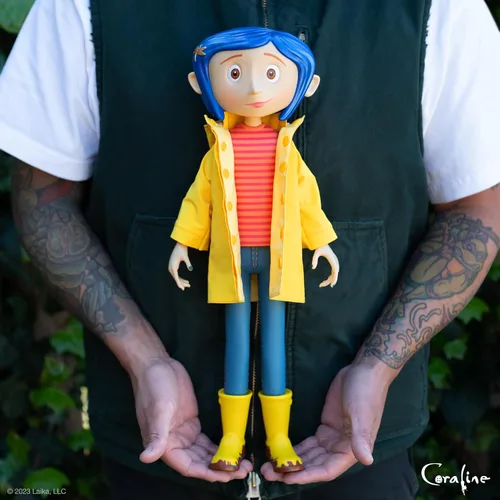 Vista 2 de Super7 Supersize Coraline - Figura de acción de Coraline de 16 pulgadas con ropa de tela, coleccionables de películas clásicas y juguetes retro