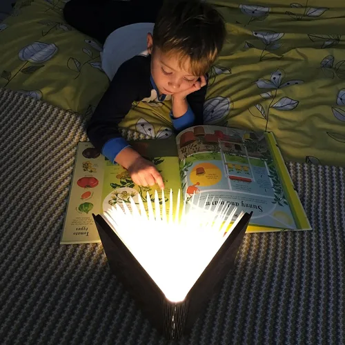 Vista 6 de KleverCase Lámpara de lectura recargable de 360 grados con temática de cubierta de libro, luz nocturna, escritorio, luz de noche.