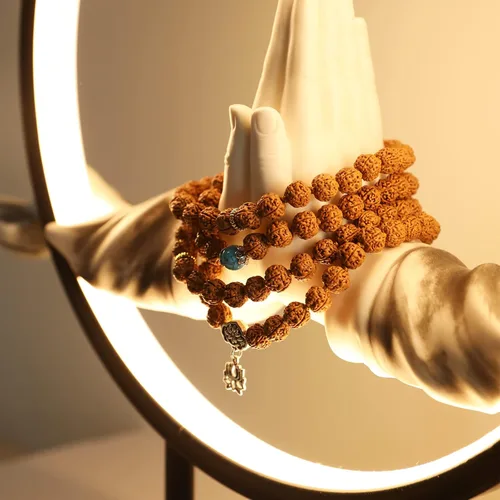 Vista 4 de Auténtico collar de cuentas Rudraksha Mala de 108 5 caras-Rudraksha adecuado para yoga, meditación y uso, sin productos químicos, cera y tratamiento