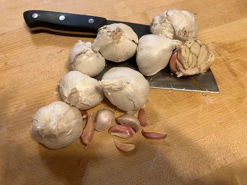 Vista 2 de Bulbos de ajo sin OMG para plantar o comer, paquete de 7 (aproximadamente 50-70 dientes para plantar)