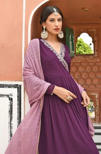 Vista 7 de Janasya Mujeres indias vino Georgette Adornado Kurta con Dupatta
