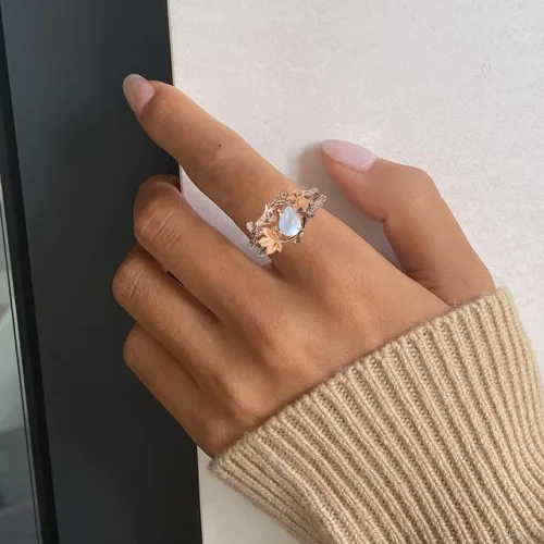 Vista 2 de Anillo de promesa vintage con diseño de hoja de mapel de circonita cúbica para mujer, chapado en oro antiguo, piedra lunar, ópalo, lágrima