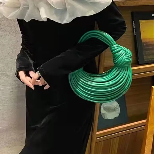 Vista 3 de Bolso cruzado tejido para mujer, pequeño bolso de mano de cuero, bolso de mano anudado para pan, asa superior, fideos, bolso de hombro.