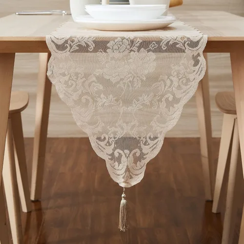 Vista 2 de ASATEX Camino de mesa de encaje de lino dorado de 14 x 36 pulgadas con 2 borlas. El patrón floral clásico y elegante es la opción ideal