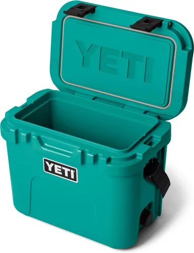 Vista 9 de YETI Roadie 15 - Enfriador duro con correa de hombro DoubleDuty