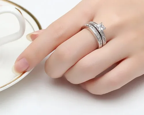 Vista 3 de LRGKMCWTOB Juego de anillos de compromiso de plata de ley 925 de 3 quilates con circonita cúbica transparente, anillo de regalo para mujer