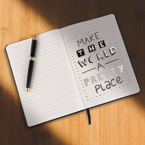 Vista 4 de Cuaderno rayado de tapa dura, tamaño A5, con forro de 8.3 x 5.7 pulgadas, papel grueso premium de 80 gsm (100 hojas/200 páginas). Tapa dura de piel