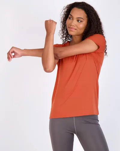 Vista 3 de Paquete de 5unidades camiseta deportiva de tela Dry Fit Tech Stretch, de manga corta y cuello redondo, para mujer (disponible en tallas extragrandes)