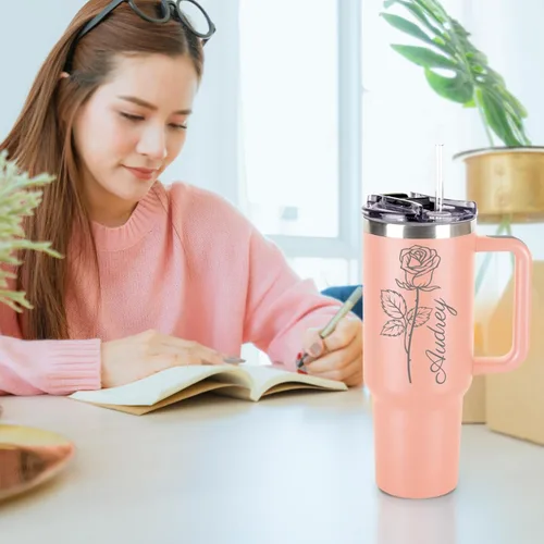 Vista 2 de Vaso personalizado de 40 onzas con asa y tapa con pajilla, botella de agua de acero inoxidable personalizada con nombres y flores de nacimiento