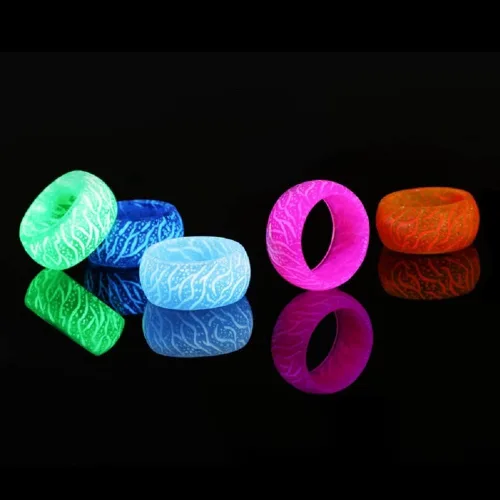 Vista 5 de Angyape Anillo de orbe Venus para hombres, anillos luminosos que brillan en la oscuridad, anillos de resina simples y brillantes estéticos