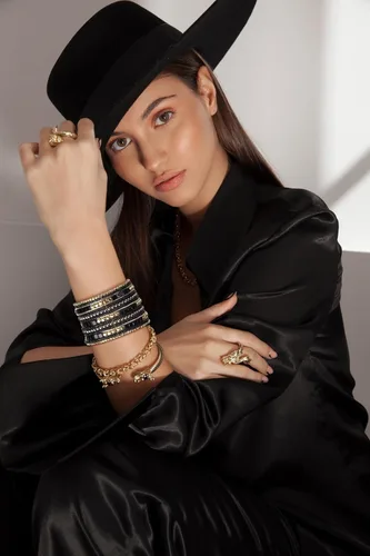 Vista 7 de SPUNKYsoul Boho Cuff Bracelets, Women Adjustable Stackable Beaded Accessory Cubo negro y dorado "Blake