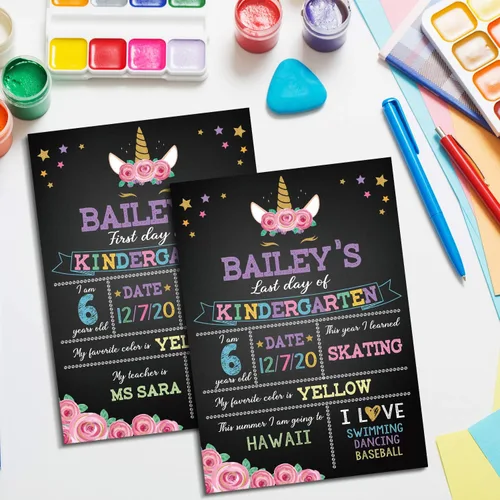 Vista 6 de Pizarra para tiza con diseño de unicornio con texto en inglés “First Day of School”. Pizarra para compartir fotos del primer y último día de clases.