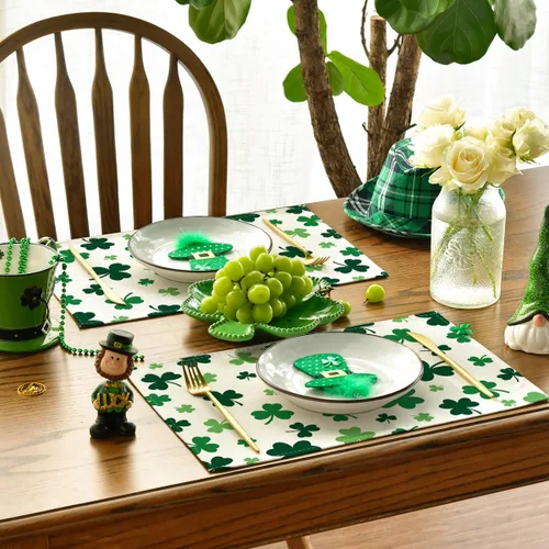 Vista 3 de Artoid Mode Juego de 4 manteles individuales del día de San Patricio con trébol beige de 12 x 18 pulgadas para decoración de fiestas, cocina, comedor