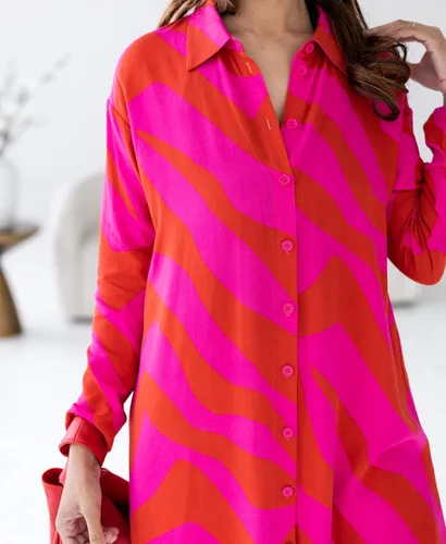 Vista 7 de The Drop Vestido camisero con estampado de cebra rosa y rojo para mujer de victoriouslogan