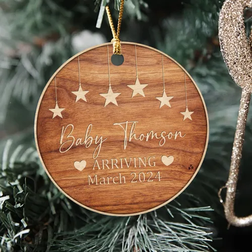 Vista 4 de Adorno personalizado para bebé que llega 2027, adorno de Navidad de Bump, elige el nombre del bebé y el año de Navidad para el nuevo abuelo abuela