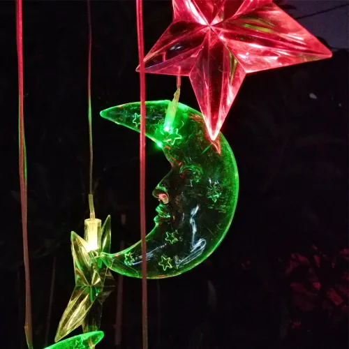 Vista 4 de Campanas de viento móviles solares que cambian de color de luna y estrella, luz LED con energía solar