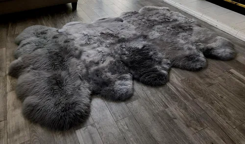 Vista 18 de LAMBZY Alfombra de piel de oveja auténtica, parte inferior gruesa y fuerte, fácilmente lavable, resistente a las manchas, perfecta para sala