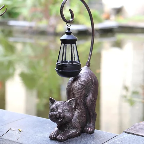 Vista 6 de Figura de gato riendo con luz LED alimentada por energía solar, 15.7 pulgadas de alto en bronce antiguo, perfecta para regalo, decoración de jardín