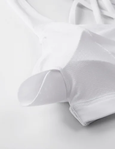 Vista 5 de CRZ YOGA Sujetadores deportivos con cuello en V y tirantes delgados para mujer, brasier de yoga con relleno y espalda cruzada