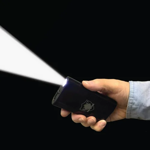 Vista 4 de Streetwise 3-N-1 Stun Gun Linterna y banco de energía 28,000,000* para autodefensa y carga de teléfono celular