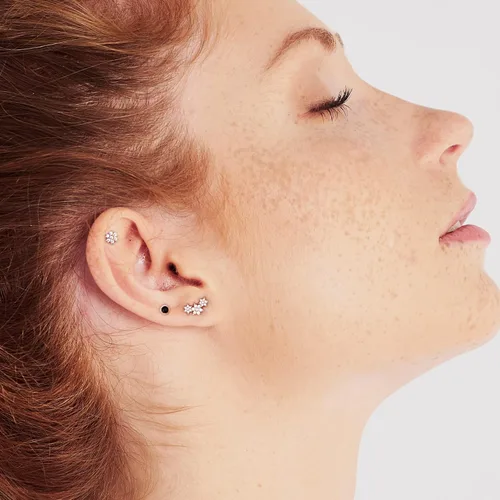 Vista 2 de SoSHESHINES Aretes chapados en oro de 14 quilates con poste de oro sólido de 14 quilates Piercing de cartílago pequeño e hipoalergénico