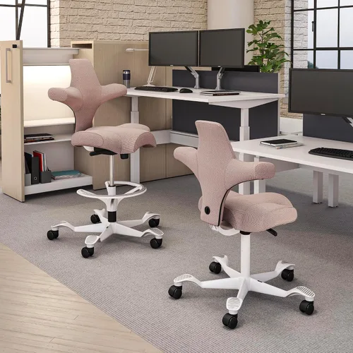 Vista 2 de HAG Capisco Sit to Stand - Silla de pie con marco blanco, tapizado, color rosa rubor Pink Blush