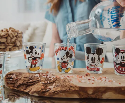 Vista 4 de Disney - Juego de 6 vasos de chupito de whisky vintage de Mickey Mouse de 2 onzas, para el hogar