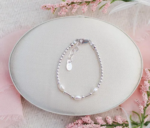 Vista 3 de Cherished Moments Bracelet, .925 Sterling Silver or 14K Gold-Plated Plata perla (5-10 años)