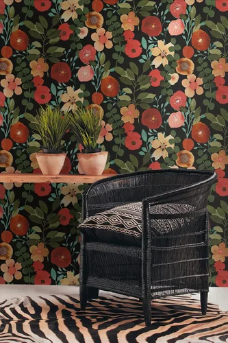 Vista 3 de NextWall Garden Dance Floral - Papel tapiz para despegar y pegar (negro azabache y rubí)