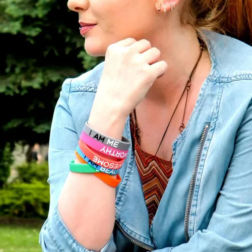 Vista 4 de 10-2000 piezas de pulseras de goma personalizadas con texto - Pulseras de silicona personalizadas a granel para conciencia, eventos, apoyo, regalos