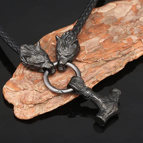 Vista 3 de WYPAN Collar de martillo de Thor vikingo nórdico con nudo celta de Odin Mjolnir Vintage Amuleto pagano colgante hombres de acero inoxidable trenzado