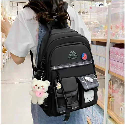Vista 4 de Juego de 5 mochilas estéticas con alfileres y colgante, tamaño grande, estilo japonés kawaii, para la universidad, mochila para computadora Negro