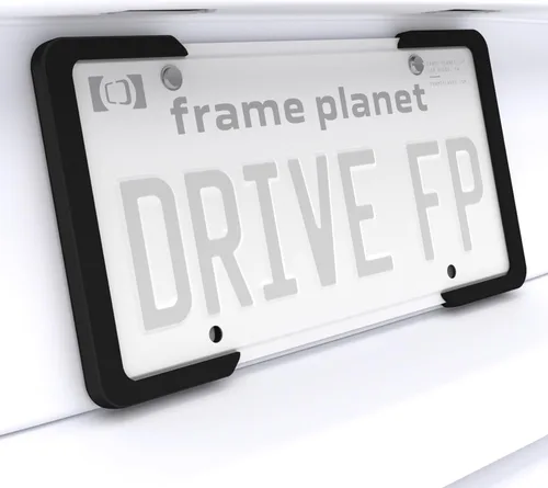 Vista 7 de Marco de placa de matrícula. Diseño flexible de 2 piezas de Frame Planet. 1 paquete. Reducción de ruido, antiarañazos, resistente a la intemperie