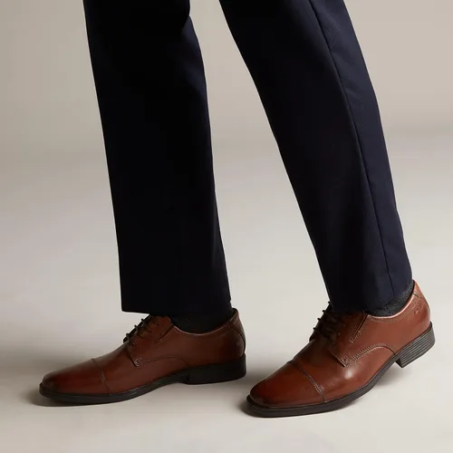Vista 6 de Clarks - Zapato Tilden Cap Oxford para hombre, Marrón, 9