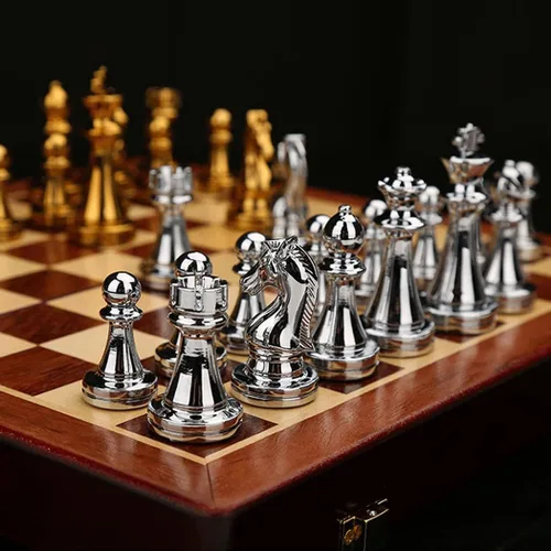Vista 3 de Juego de ajedrez de madera de 11 pulgadas para adultos con piezas de Plata y oro de 11 pulgadas