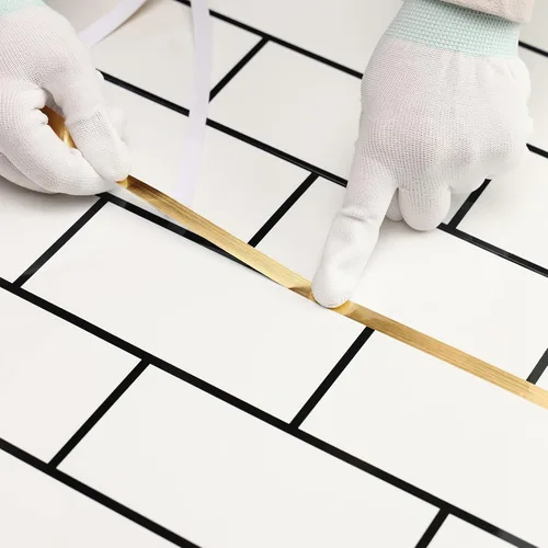 Vista 7 de Gaahing Cinta metalizada dorada, adhesivo decorativo para despegar y pegar con acabado brillante similar a un espejo para detallar paredes