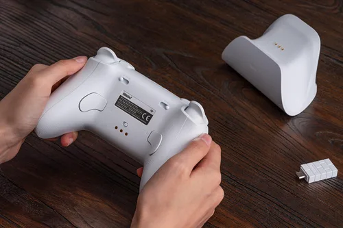 Vista 8 de 8Bitdo Ultimate 2 Bluetooth Controller for SwitchSwitch 2 & Windows PC, Switch Pro Controller with TMR Joysticks, Switchable Hall EffectTactile
