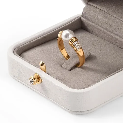 Vista 4 de Caja de regalo de anillo de joyería de cuero PU de gama alta blanca Caja de anillo de compromiso de propuesta interior de microfibra