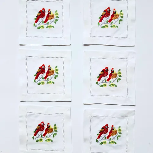 Vista 2 de HCRAFT Servilletas bordadas de tela blanca de 6 x 6 pulgadas, juego de 6 posavasos bordados para fiestas y regalos