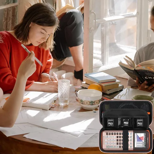 Vista 7 de Funda rígida para calculadora gráfica de color Texas Instruments TI-84 Plus CE/TI-84 Plus/TI-83 Plus CE/Casio fx-9750GIII, soporte de almacenamiento
