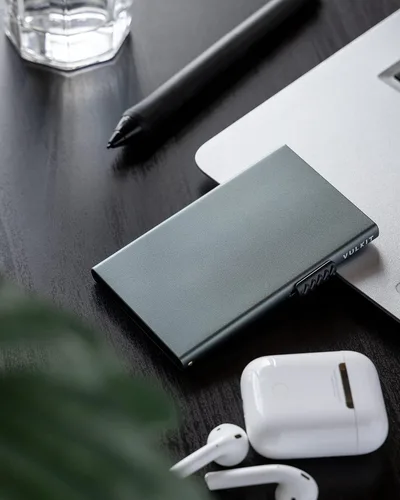 Vista 5 de VULKIT Tarjetero minimalista para tarjetas de crédito tarjetas emergentes protección RFID cartera de metal delgada Gris Space Grey Minimalista