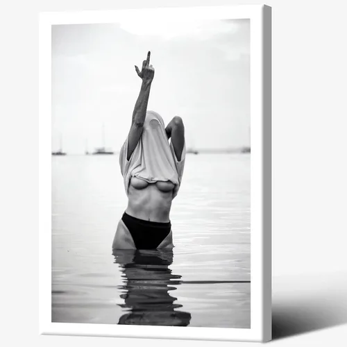 Vista 8 de Acqooeakt Arte de pared vintage de moda en blanco y negro Arte feminista de mujeres sexys en el lago Arte de dedo medio feminista Impreso en lienzo