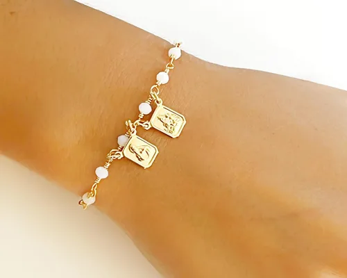 Vista 3 de Pulsera escapular católica con cuentas de cristal blanco ajustable M Cristal Chapado en oro