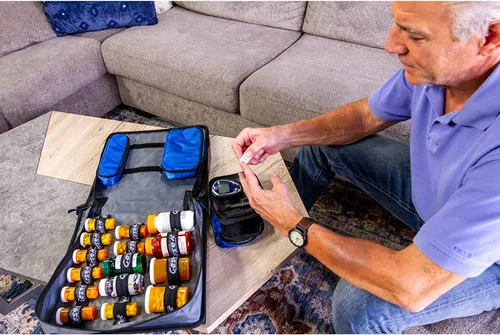 Vista 5 de Med Manager Organizador de suministros de medicamentos con estuche de viaje enfriador de insulina, capacidad para (15) botellas de píldoras, (11)