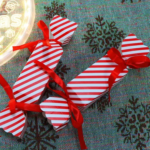 Vista 8 de DARENYI 50 cajas de dulces de Navidad, cajas vacías para dulces con cinta roja pequeñas cajas de dulces para dulces, chocolate, cajas de regalo